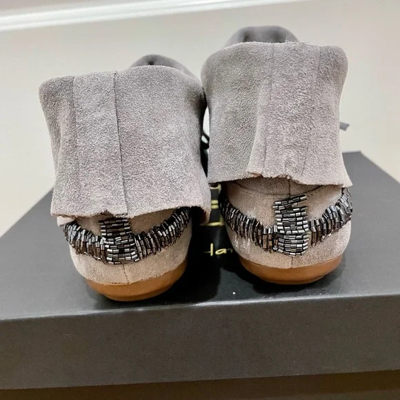 House of Harlow 1960 EUC. EU Sz 37 US Sz 7. Beaded. Dove Grey. - Picture 5 of 9